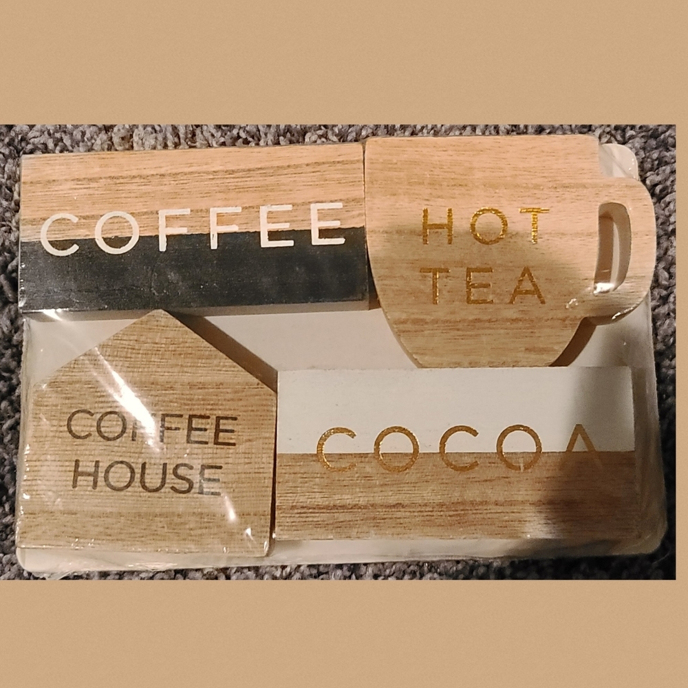 NIP 4 Pack of Wooden Decor